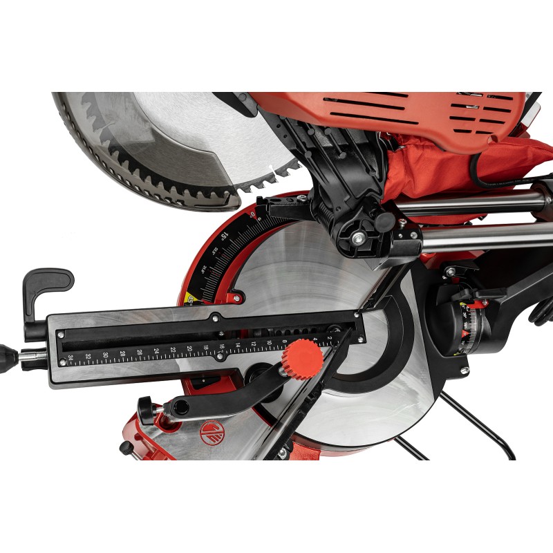 Пила торцовочно-усовочная Elitech ПТ 2030КРС (E2006.011.00)