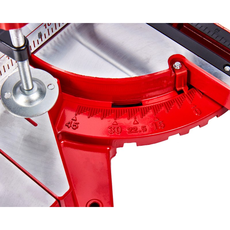 Торцовочная пила Elitech ПТ 825К