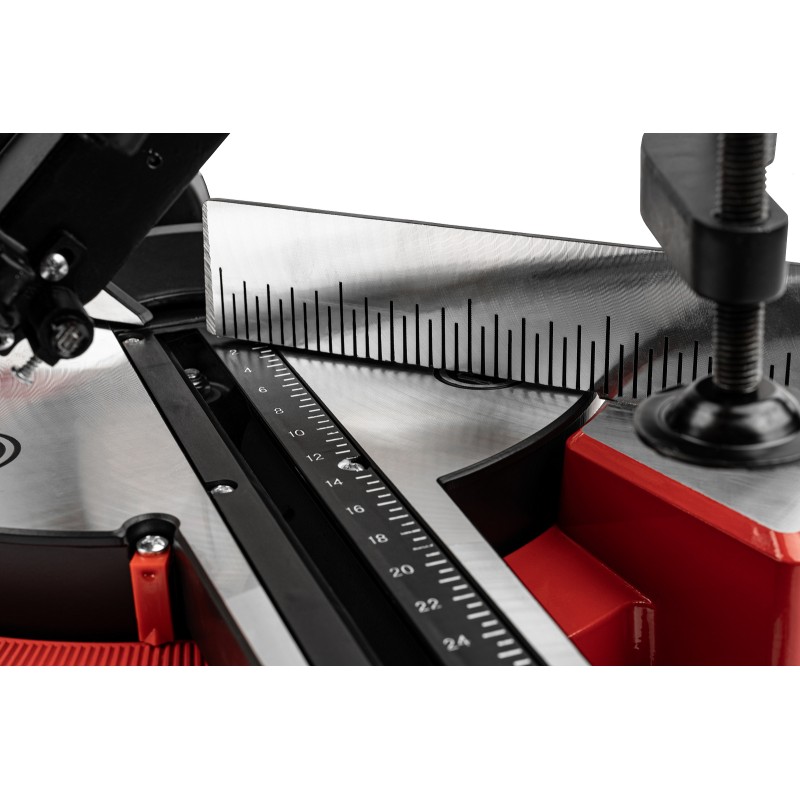 Пила торцовочно-усовочная Elitech ПТ 1825КУ (E2006.009.00)